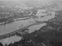 Fürth  Überschwemmungsgebiet Fürth Süd Reditztal vom Wasserwerk Richtung Weikershof im Hintergrund die Brückenbaustelle vom Main Donau Kanal : Luftbild